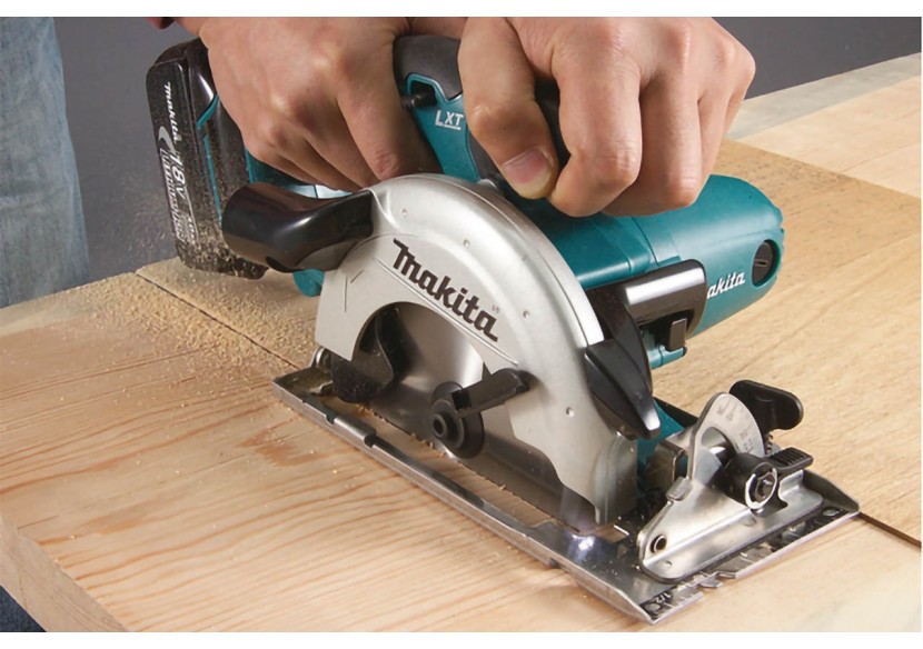 Scies circulaires bois 18 V Li-Ion 4 Ah - Makita : Confort'Mat