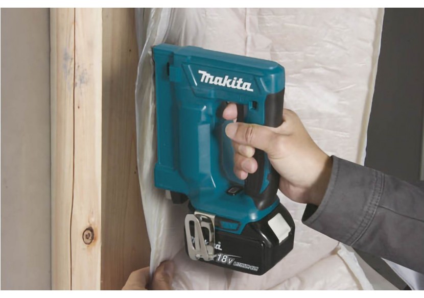 Agrafeuse 18 V Li-Ion 3 Ah compacte - Makita : Confort'Mat
