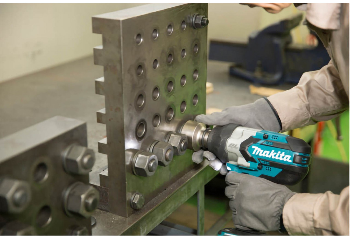 Boulonneuse à chocs 18 V Li-ion 5 Ah 1050 Nm - Makita : Confort'Mat