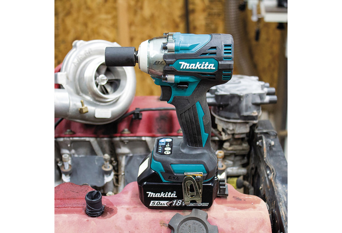 Boulonneuse à chocs 18 V Li-ion 5 Ah 300 Nm - Makita : Confort'Mat