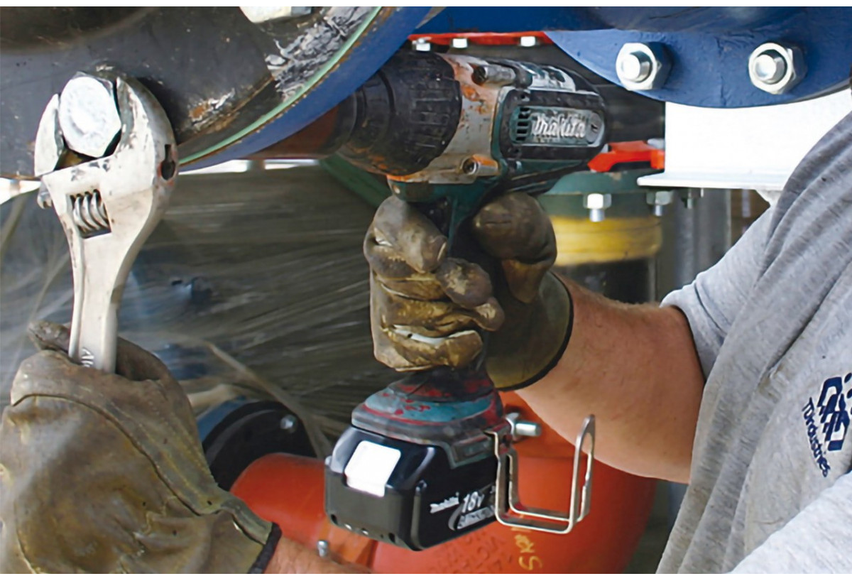 Boulonneuse à chocs 18 V Li-ion 5 Ah 440 Nm - Makita : Confort'Mat