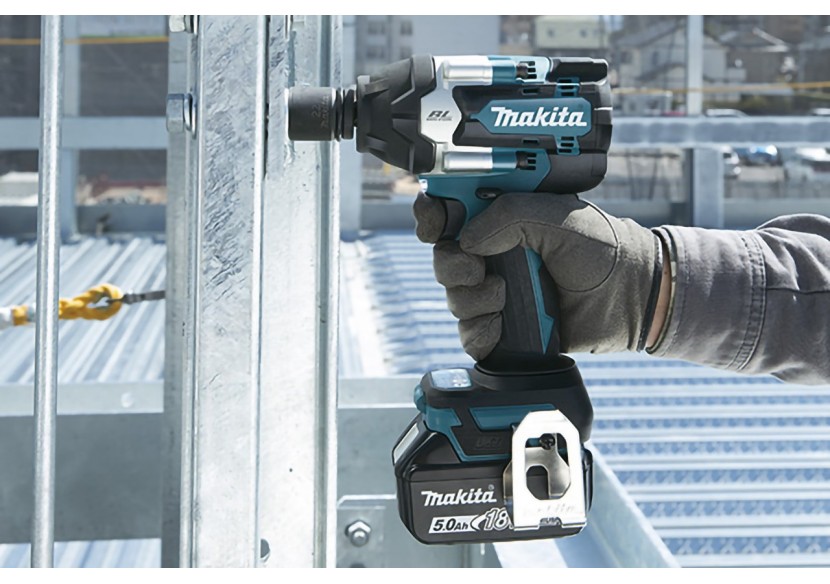 Boulonneuse à chocs 18 V Li-ion 5 Ah 700 Nm - Makita : Confort'Mat