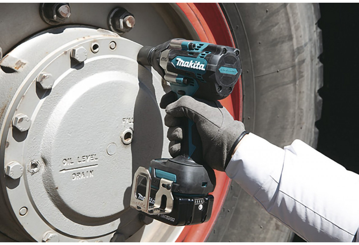 Boulonneuse à chocs 18 V Li-ion 5 Ah 700 Nm - Makita : Confort'Mat